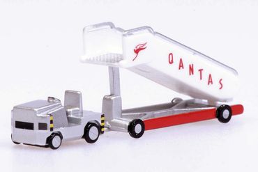 Tractor Passenger Stairs Qantas Herpa 571005