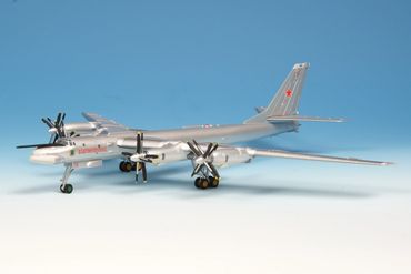 Tupolev Tu95MS Bear H Russian Air Force Red 56 Herpa 200
