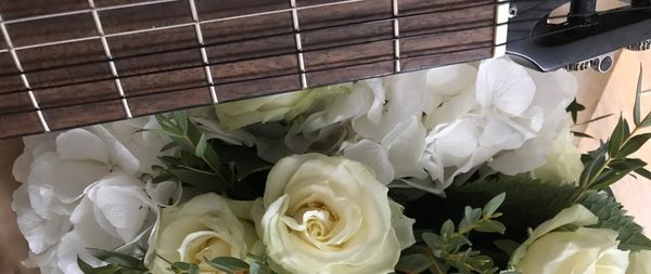 Stunning white bouquet and a special song