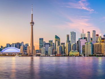 Sunset view of Toronto skyline with CN Tower, a perfect location for an Ontario elopement.
