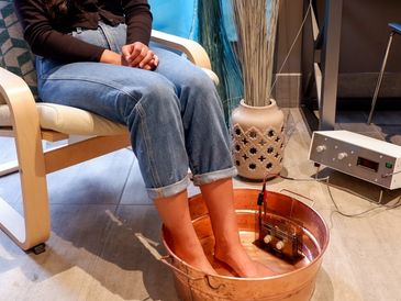 salt wellness spa, salt spa south Surrey, detox, foot bath, holistic healing, whiterock spa