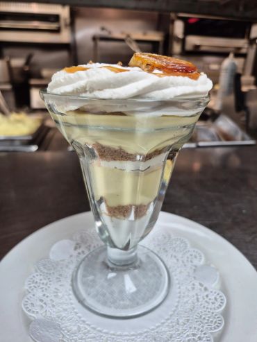Layered dessert with whipped cream and caramelized banana.