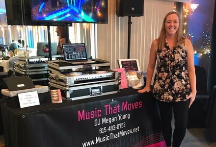 Megan Grassel with Music that Moves at a wedding expo