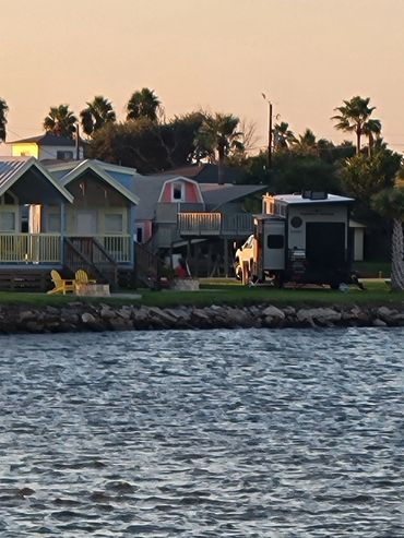 Conveniently located next to tiny home site with the beautiful ocean view of the laguna madre. See