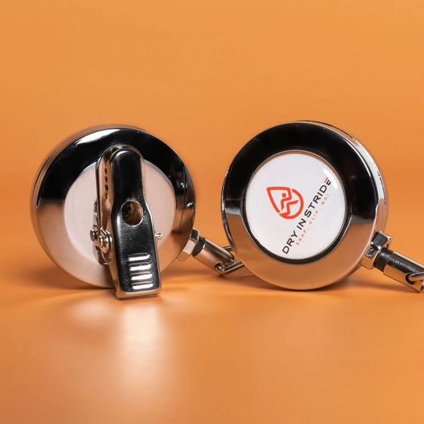 Close up of dry in stride clip - front and back