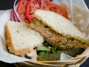 Brazilian tuna Sandwich lettuce tomato, onions, Kalamata olives, carrots, mixed greens