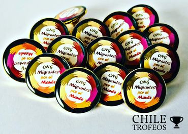 Pines con logo personalizado