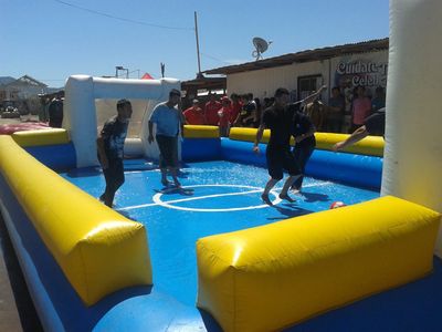 Cancha con agua, Inflable ,Servicio y Arriendo ,para eventos. www.mazzivapro.cl
F: 223130626.