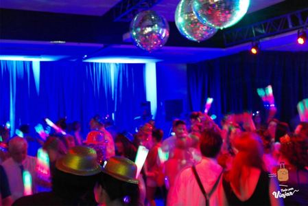 Sonido e iluminacion para fiestas, arriendo y servicio.
www.mazzivapro.cl
F: 22 3130626