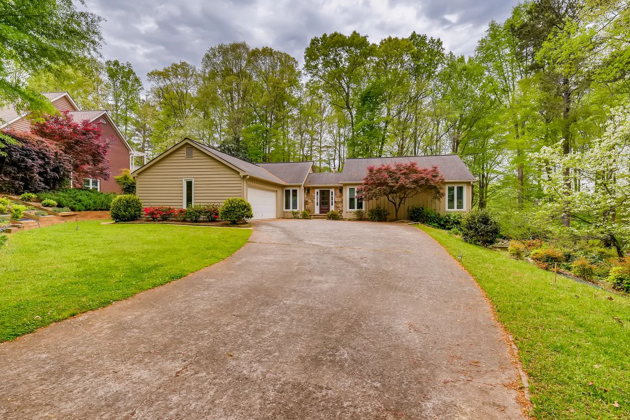 2475 Steeple Chase Drive 
Horseshoe Bend Roswell