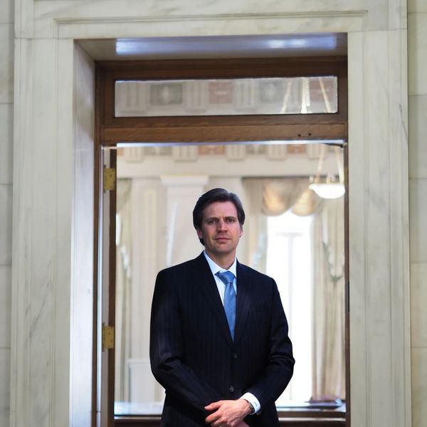 Arkansas criminal defense attorney Harry Warden stands in front of the Arkansas Supreme Court.