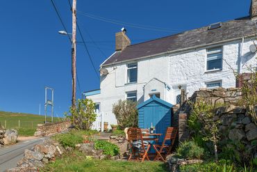 Arallt Holiday Cottage | pet free accomodation on the Llyn Peninsula | traditional cottage in Wales