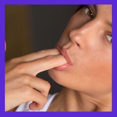 Chamet host registration screen showing quick sign-up and daily earning features.