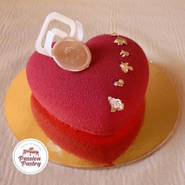 French Cake 
Multiple options of filling are available (Raspberry, Passion Fruits, Lemon, Mango , St