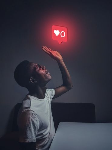 Man looking at glowing zero likes notification above his hand.