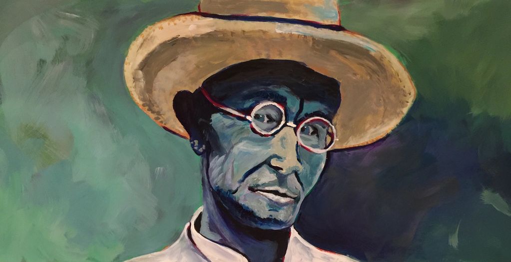 Man with brimmed hat and glasses