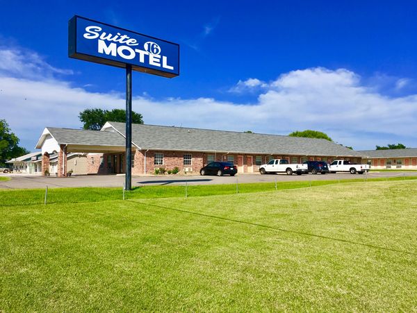 Suite 16 Motel in Gore,Oklahoma.
2 Miles from i-40
