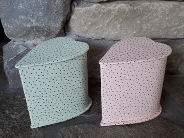 Biodegradable urns