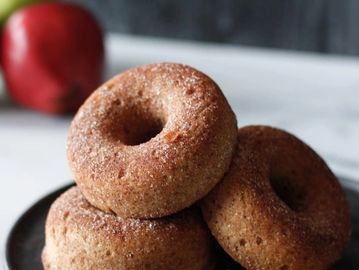 These are cake doughnuts, covered with cinnamon and sugar, with an amazing flavor of apple.