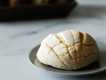 Concha is a traditional Mexican sweet bread. A sweetened bread roll and a crunchy topping.