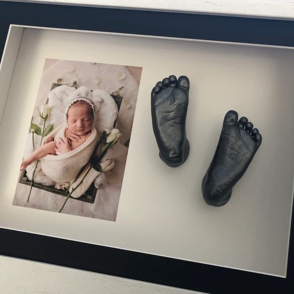 3D casts with baby feet and baby picture