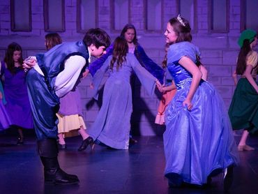 Cinderella and Prince Christopher - bow and curtsy (photographer: Sensitography)