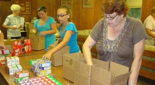 People packing lunch boxes