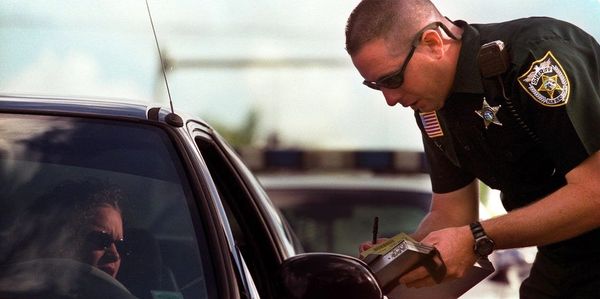 Iphone apple Samsung galaxy facebook playstation 5 Telemundo Univision America teve coronavirus