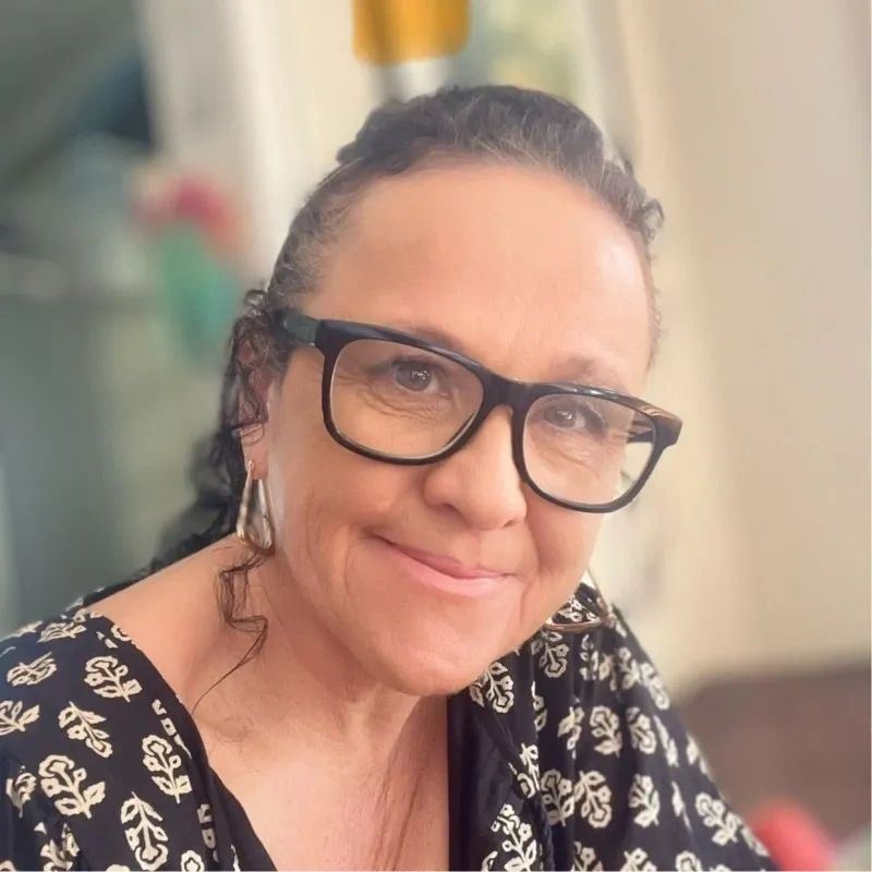 Victoria Morris | Graphic Designer | Author | Illustrator | Social Media | SEO