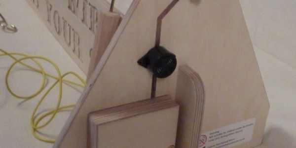 Buzz wire game