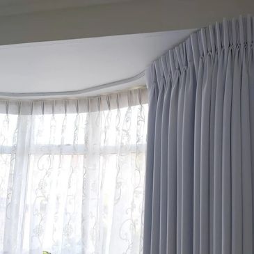 Bay window tracks installation