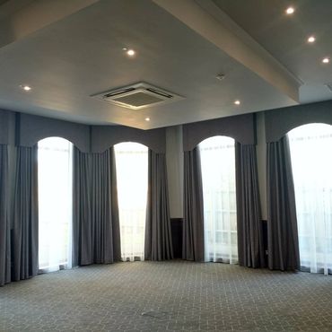 Curtain and blinds fitter