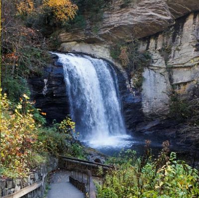 drive to Looking Glass Falls in NC