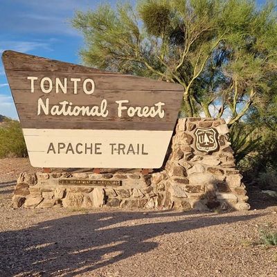 good driving road in Arizona on the Apache Trail