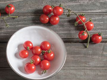 hese small, 5 gm. cherry tomatoes are deep red, have a tender, smooth texture, and sweet, full flav
