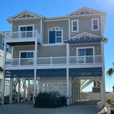 Beach House with 5 bedrooms and 5 bathrooms. Equipped with an elevator.