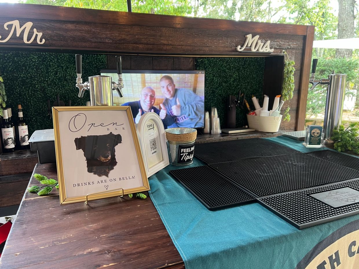 Open bar setup at an event with Mr. and Mrs. signs.