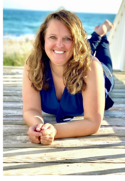 award-winning, bestselling author Lori Hayes writes NC beach books.