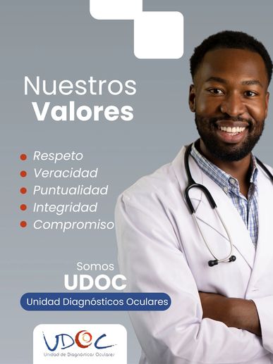 Médico sonriente con bata blanca promoviendo los valores de UDOC.