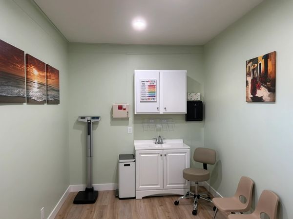 patient room showing latin American inspired art