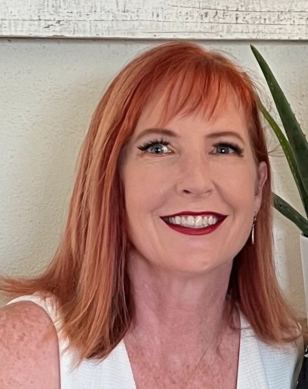 photo of Elissa Thomas Briggs, caucasian female smiling