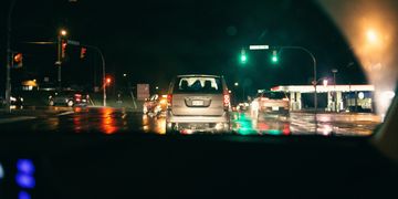 night driving, driving a car at night