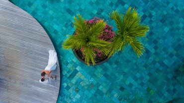 Drone shooting in front of pool of a wedding at hotel LUX* Le Morne Mauritius