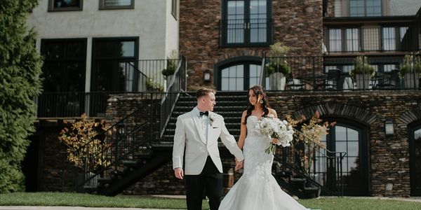 newlywed photos at Lake House Inn in Perkasie PA