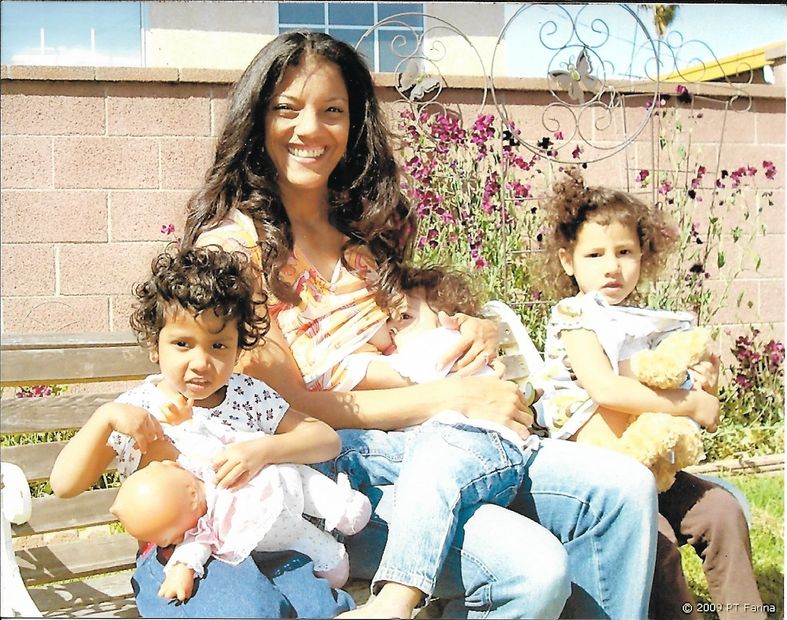 Alicia with her three Daughters