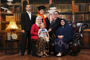 foto studio wisuda 10 qtha