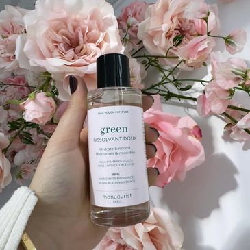 Our gentle nail polish remover is up to 99% plant based . Enriched with sweet almond oil.