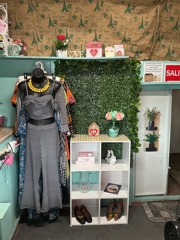 Ropa de segunda mano cuidadosamente seleccionada en varios sizes de mujer.