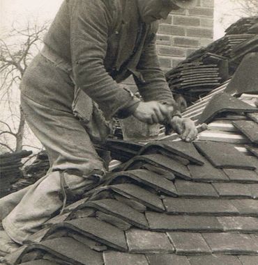 bonnit hip roof tiling by Frank Cross roofing in Beccles, suffolk. New roof with plaintiles.