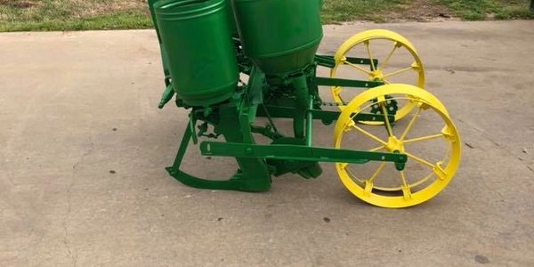 Restoration of an antique John Deere planter.